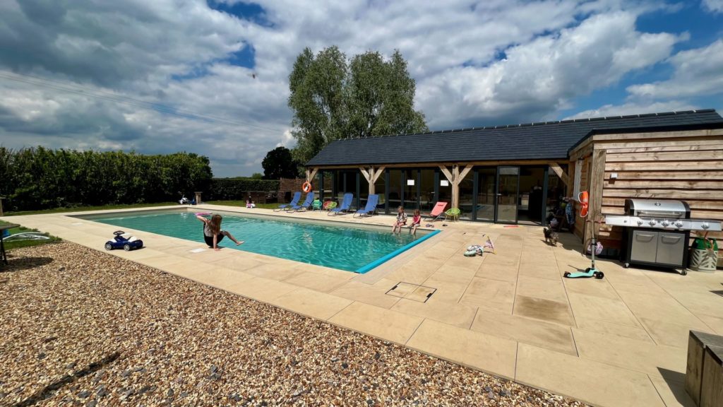 Oxfordshire-Holiday-Cottages-Swimming-Pool